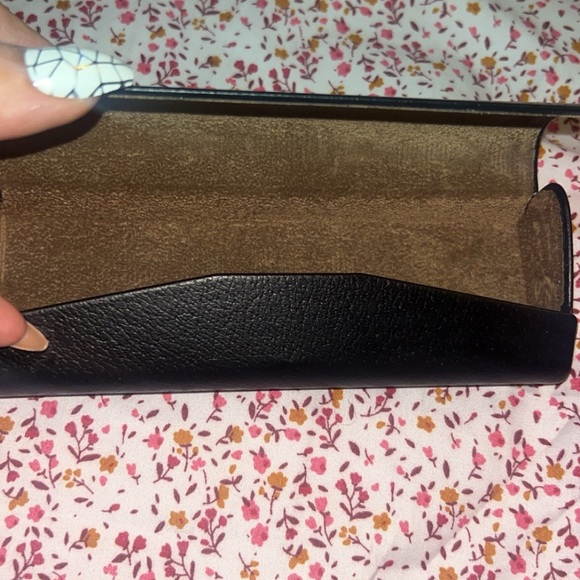 Burberry eyeglass case - Picture 5 of 6